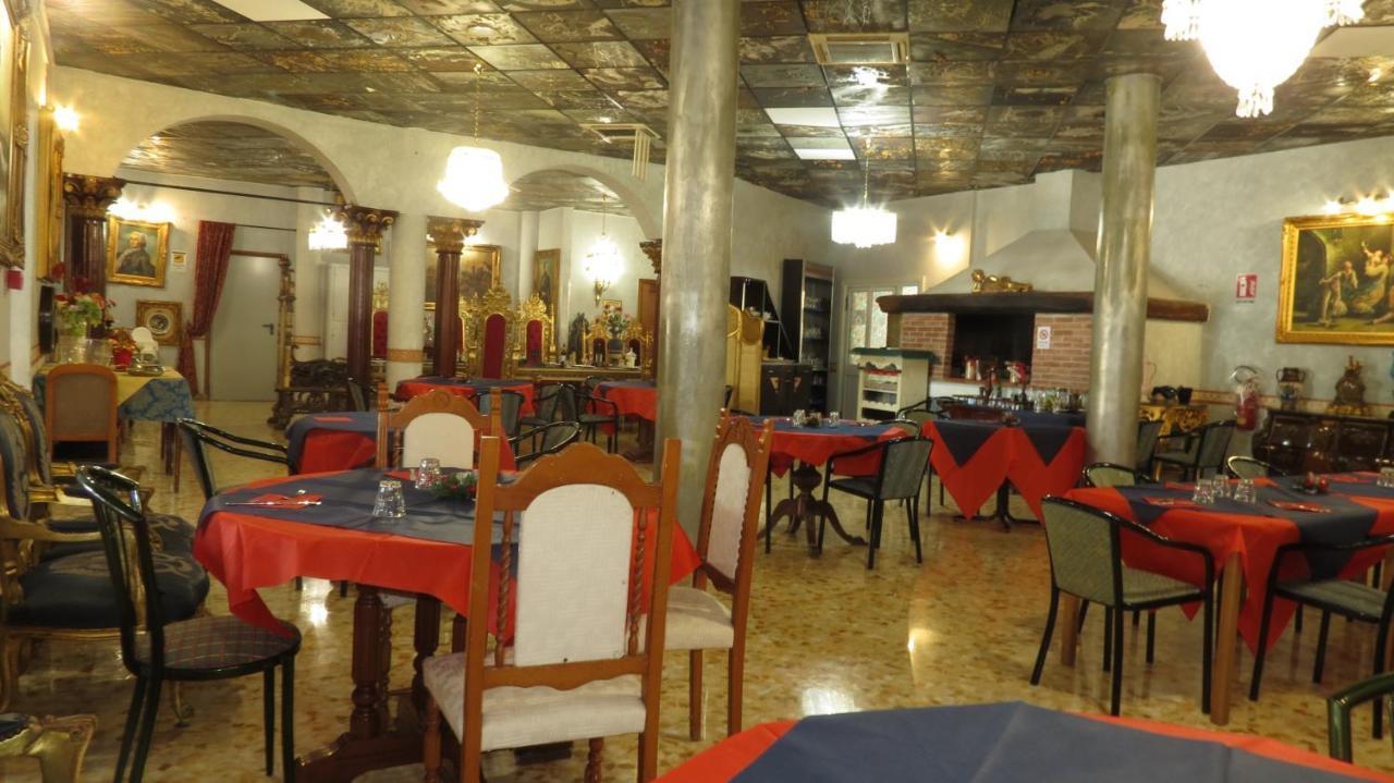 Hotel Chopin Фьюмичино Экстерьер фото